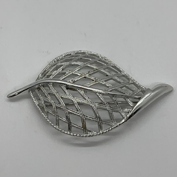 Vintage Silver-Toned Leaf Brooch/Pin - Picture 6 of 7